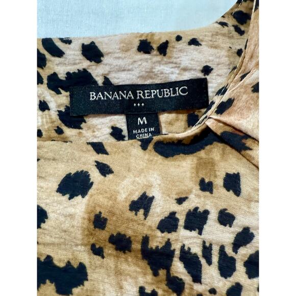 Banana Republic Cropped Animal Pring Keyhole Top Size Medium (035) - Picture 3 of 12